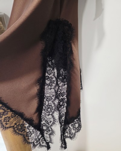 Vestido Asimétrico / Puntilla Marrón