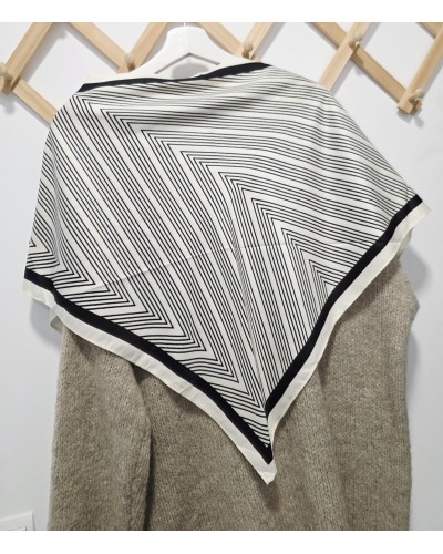 Pañuelo Rayas Negro