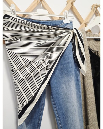 Pañuelo Rayas Negro