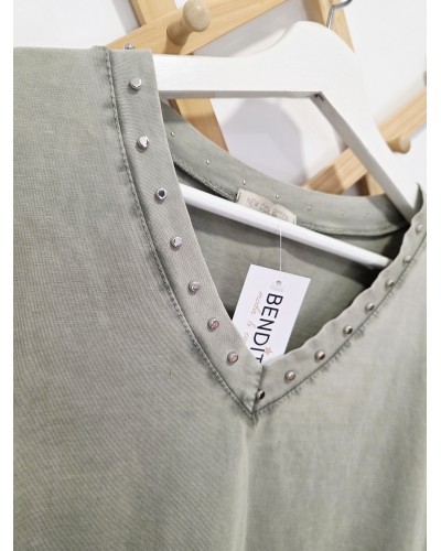 Camiseta Pico / Tachas Verde